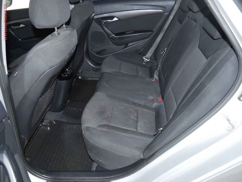 Hyundai i40 (2013) 1.7CRDi, ČR, AC, temp - fotka 10 z 21