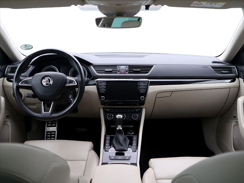 Škoda Superb 2,0 TDI 140kW L&K 4x4 CZ - fotka 39 z 46