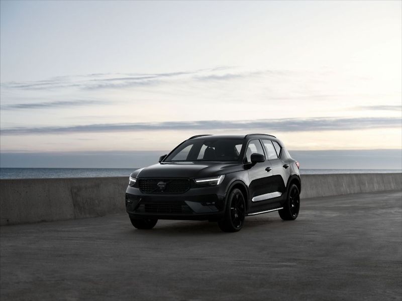 Volvo XC40 (2026) 2,0   B4 ULTRA Black Edition - fotografie inzerátu