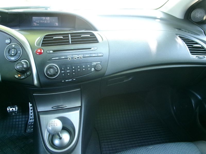 Honda Civic (2009) 1,8 VTEC PANORAMA ČR - fotka 19 z 23