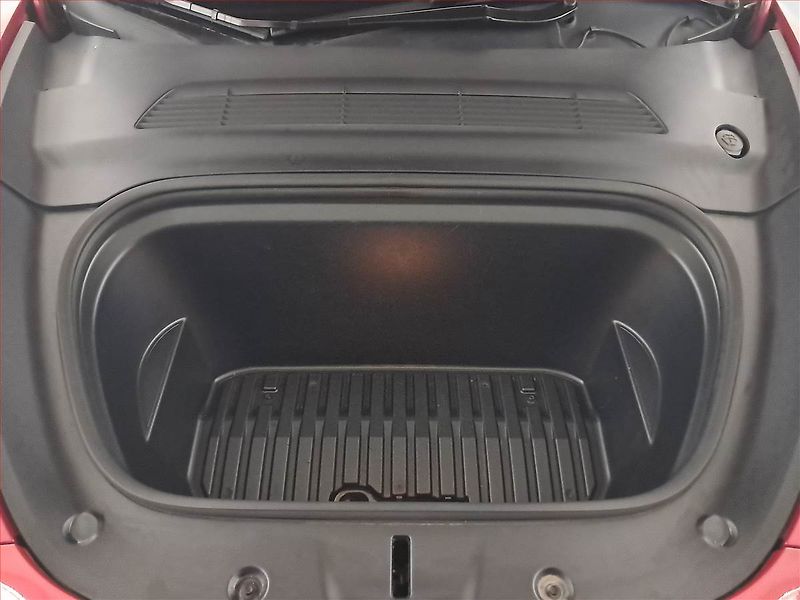 Tesla Model Y (2022) Long Range AWD 79kWh, SoH 91% - fotka 26 z 28