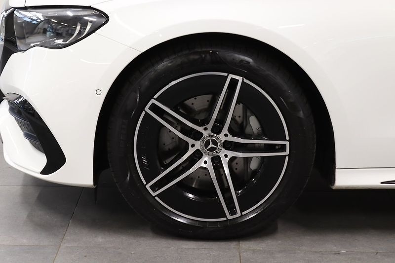 Mercedes-Benz Třídy E 220d 4M AMG Burm NezTop - fotka 7 z 24