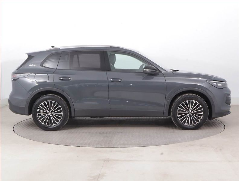 Volkswagen Tiguan (2025) Life 1.5 eTSI - fotka 6 z 21
