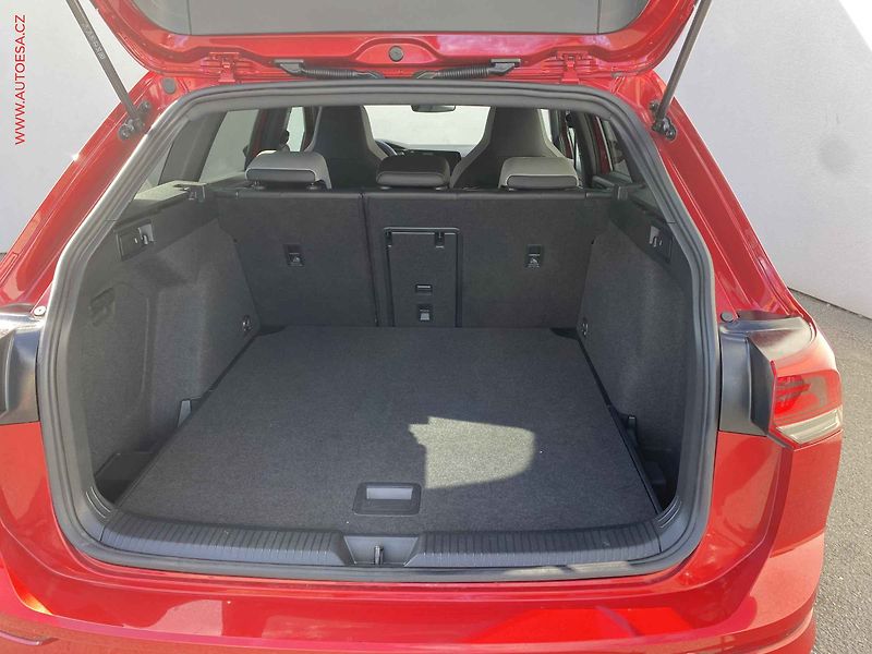 Volkswagen Golf (2023) 1.5 TSi, ČR, LED, navi, park - fotka 7 z 19