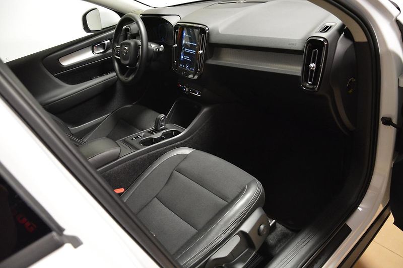 Volvo XC40 (2020) 2,0 D3 DRIVE-E Momentum PRO Aw - fotka 32 z 45