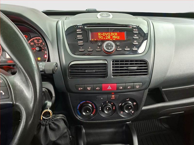 Fiat Dobló (2014) 1.4 T Natural Power, 5Míst - fotka 12 z 16