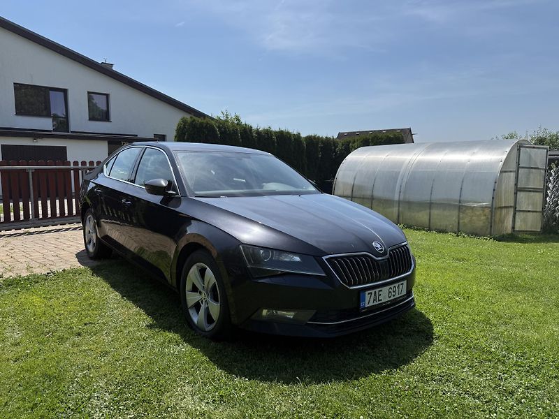 Škoda Superb (2018) - fotka 2 z 11