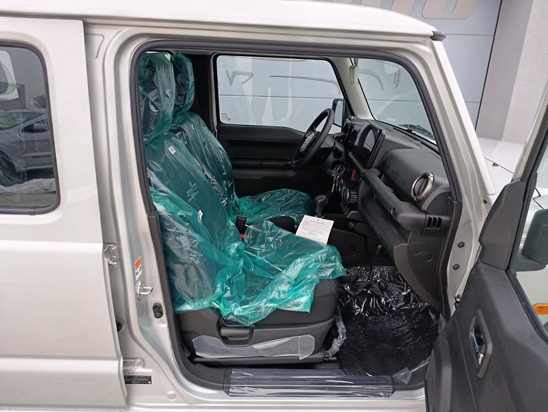 Suzuki Jimny 1.5 ALLGRIP LONG 75kW 4X4 GLX - fotka 14 z 27