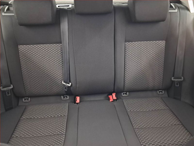 Volkswagen Golf (2010) 1.4 16V - fotka 10 z 15