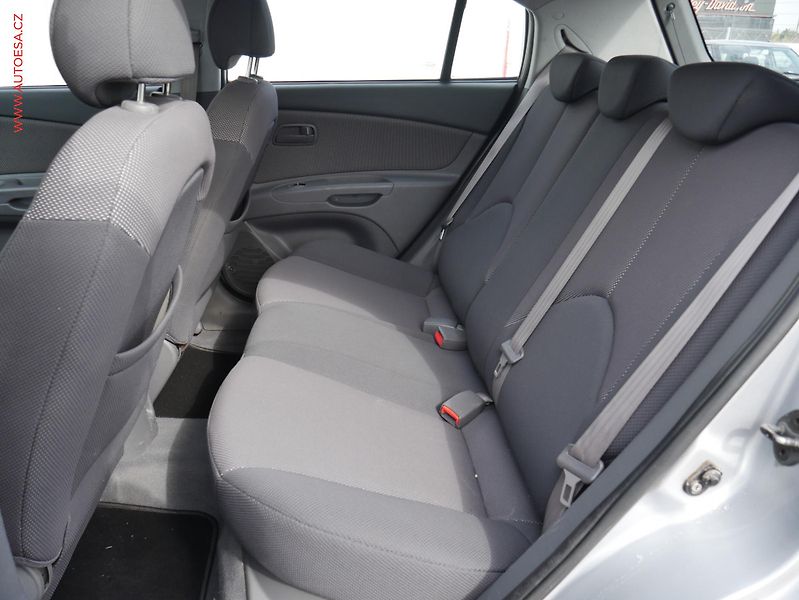 Kia Rio (2005) 1.3i - fotka 10 z 16
