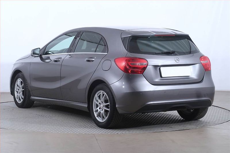 Mercedes-Benz Třídy A (2014) A 180, Park. senzory - fotka 4 z 19