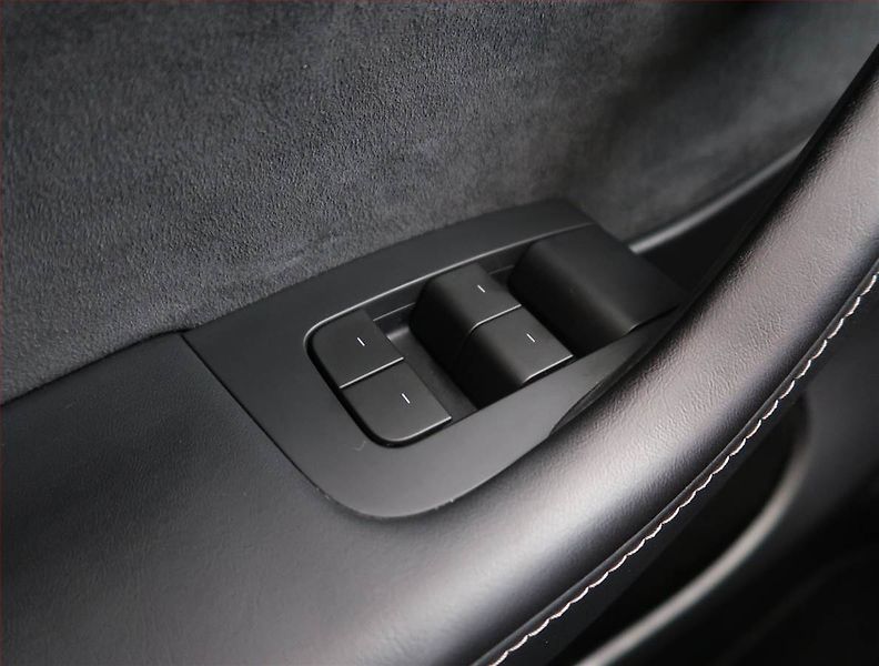 Tesla Model Y (2023) RWD LFP 60kWh, SoH 97% - fotka 21 z 31
