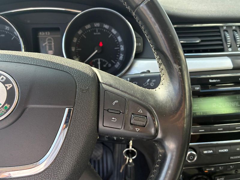 Škoda Superb (2012) 2.0TDI, 103KW - fotka 21 z 26