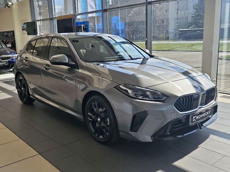 BMW Řada 1 1 Limousine 120 M Sport - fotka 7 z 28