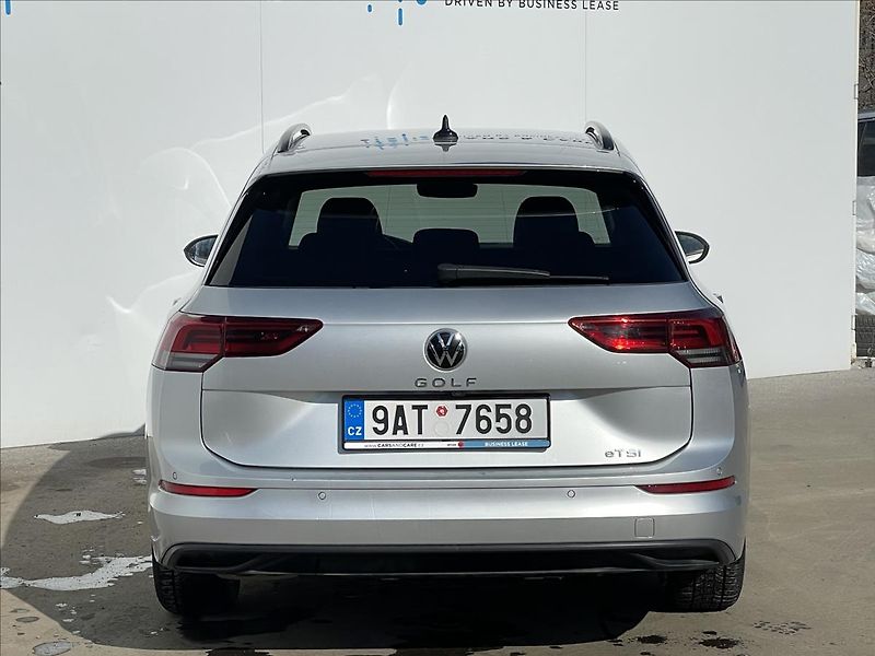 Volkswagen Golf 1,5 eTSI DSG Life  Variant - fotka 22 z 23