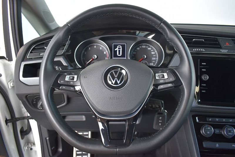 Volkswagen Touran (2022) 1.5TSI 110kW,tažné,záruka,LED - fotka 19 z 25