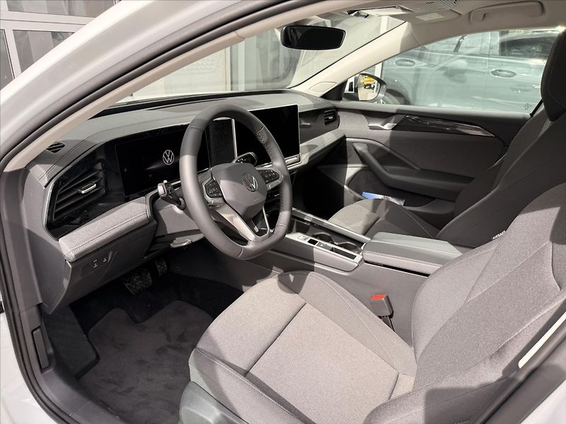Volkswagen Passat (2025) 1,5 eTSI 110 kW mHEV - fotka 12 z 19