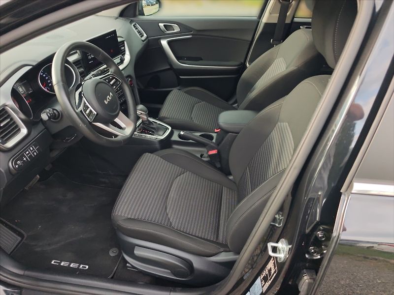 Kia Ceed 1,5 T-GDI Top AT - fotka 6 z 11