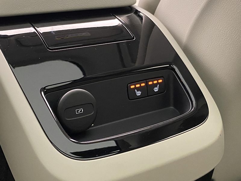 Volvo V60 T6 RECHARGE BRIGHT ULTIMATE - fotka 35 z 57