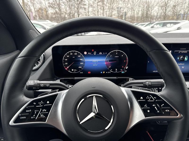 Mercedes-Benz GLA 200d 4MATIC, CZ, 1.majitel - fotka 12 z 19