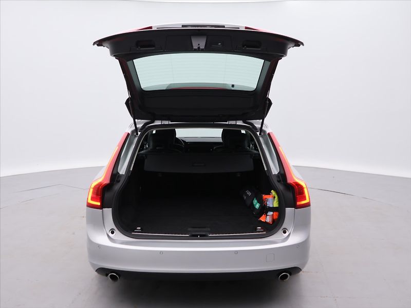 Volvo V90 2,0 T5 184kW Momentum CZ DPH - fotka 8 z 36