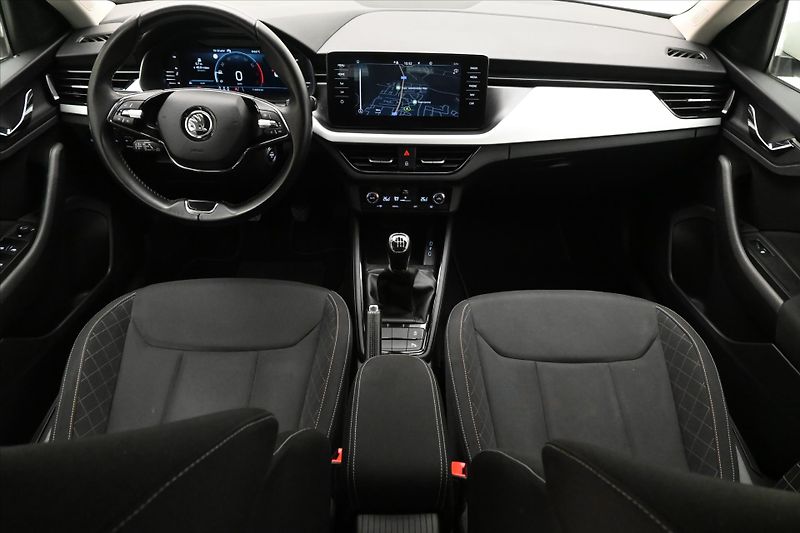 Škoda Kamiq 1,0 TSI 81 kW Ambiente Záruka - fotka 15 z 30