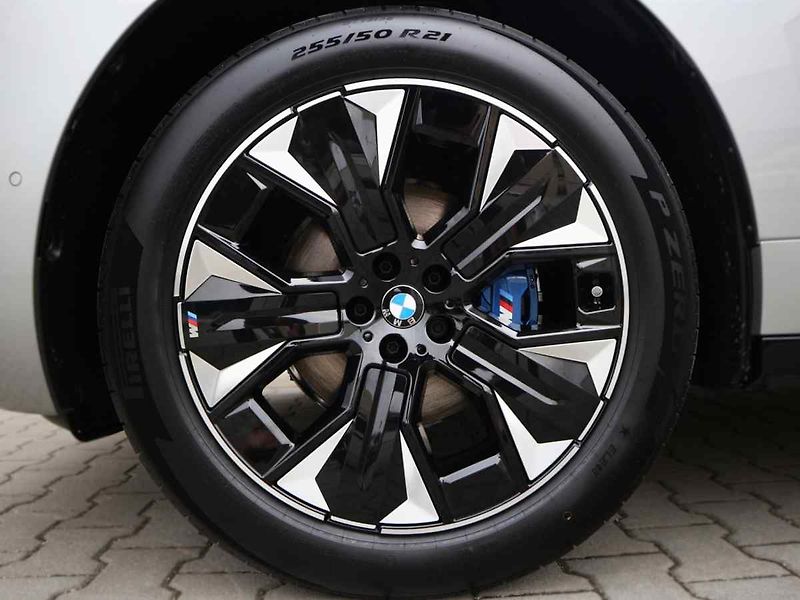BMW iX - fotka 5 z 10