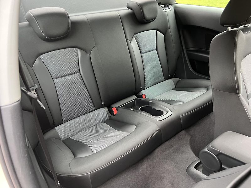 Audi A1 1.2TFSI 63KW,KůŽE,NAVI,2xALU - fotka 19 z 42