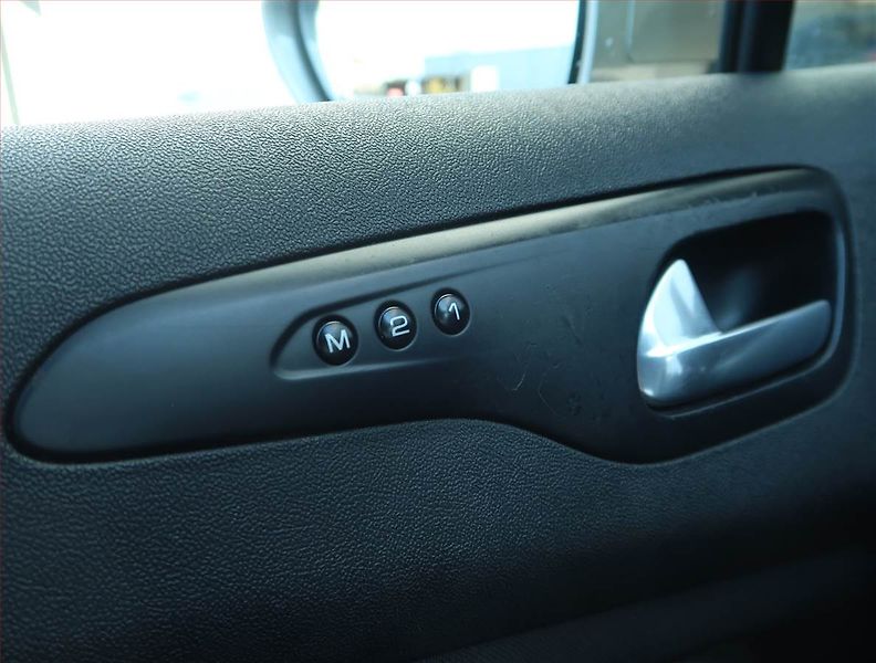 Citroën C5 (2011) 2.0 HDi , Automat, Serv.kniha - fotka 17 z 19