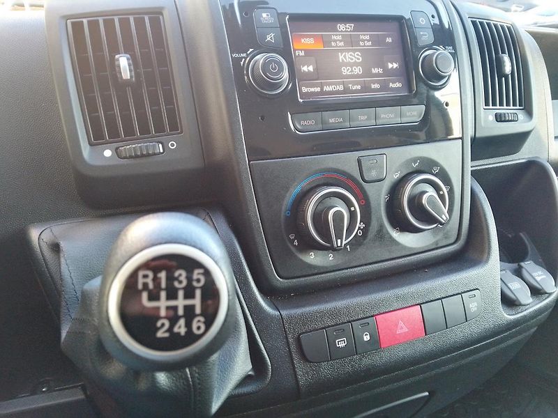 Peugeot Boxer (2024) 3500 L3H2 BlueHDi 140 MAN6 - fotka 18 z 34
