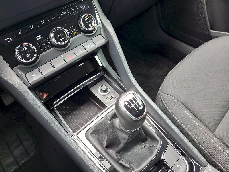 Škoda Karoq (2020) Ambition 1,5TSi 110kW - fotka 25 z 33