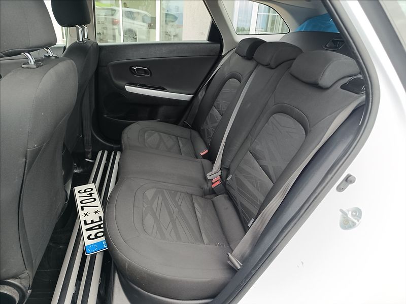 Kia Ceed 1,4 CVVT - fotka 10 z 16