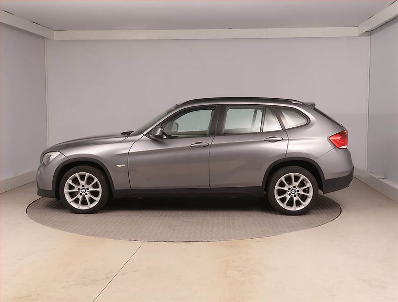 BMW X1 (2011) sDrive18d, Park. senzory - fotka 3 z 15