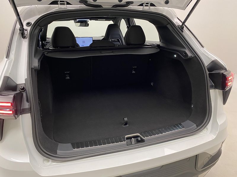 Lynk & Co 01 (2025) CORE PHEV AUT CZ 1.maj - fotka 5 z 94