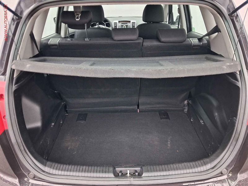 Kia Venga (2010) 1.4i, 2.maj,ČR, AC, +sada kol - fotka 7 z 16