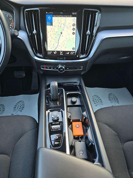 Volvo V60 184kW B5 4x4 CROSS COUNTRY - fotka 12 z 50