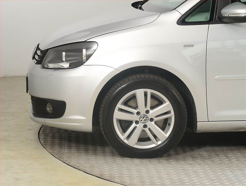 Volkswagen Touran (2012) Comfortline 1.4 TSI, Navi - fotka 15 z 23