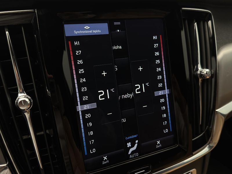 Volvo V90 D4 MOMENTUM PRO POLESTAR AUT - fotka 37 z 47
