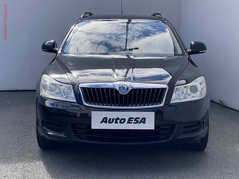 Škoda Octavia (2009) 1.6 i, AC - fotka 2 z 15