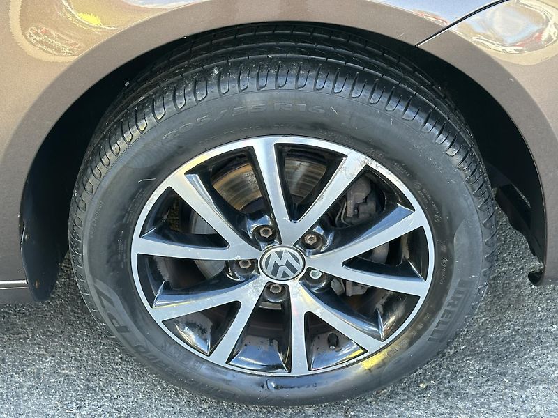 Volkswagen Touran (2015) *DSG* 1.6TDI/77kW *7.Míst *TZ  - fotka 41 z 41