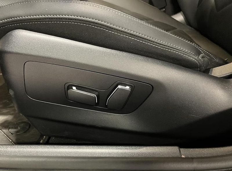 BMW i5 eDrive40 Touring M Ambient Taž - fotka 7 z 12