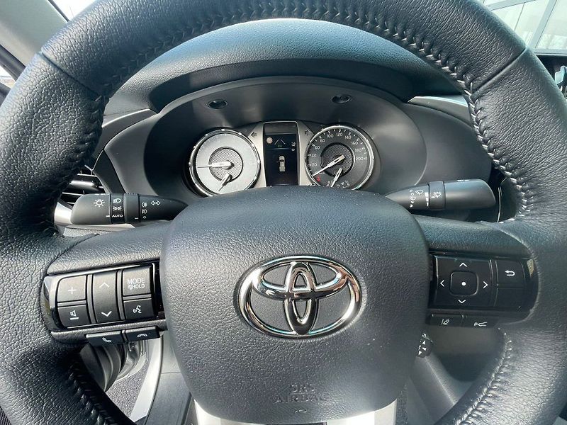 Toyota Hilux 2.8 D-4D Automat Active - fotka 19 z 27