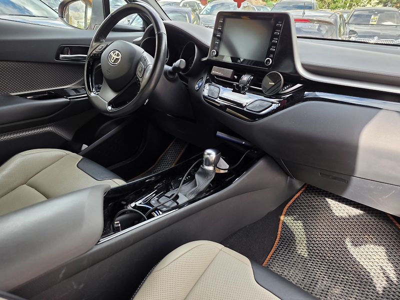 Toyota C-HR 2.0-EXLUSIVE-HYBRID-ZÁRUKA+ - fotka 3 z 15
