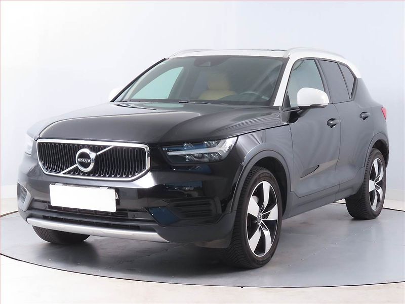 Volvo XC40 (2018) D4 AWD - fotka 2 z 20
