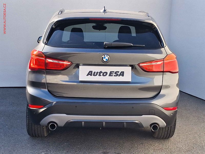 BMW X1 (2015) 2.0d XDrive, AT, LED, panor - fotka 5 z 20