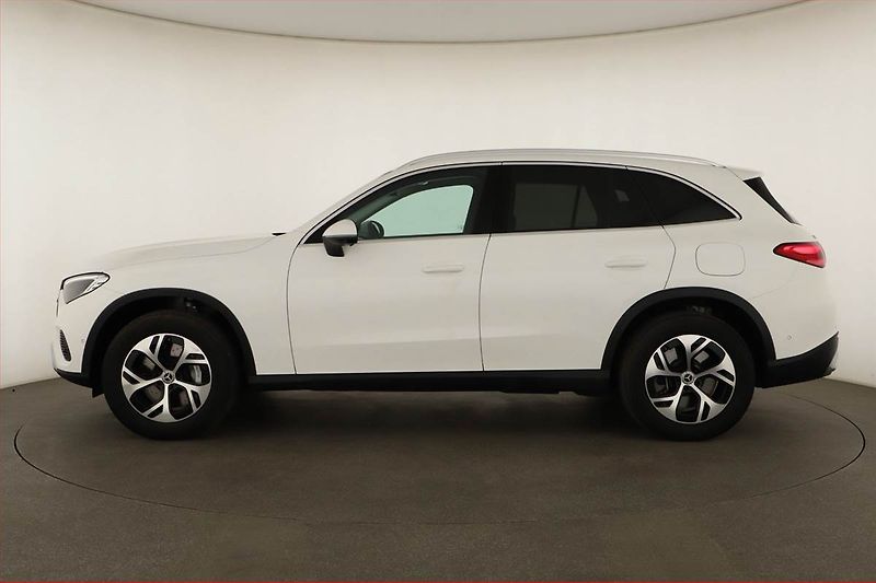 Mercedes-Benz GLC (2024) 300 e 4MATIC - fotka 3 z 22