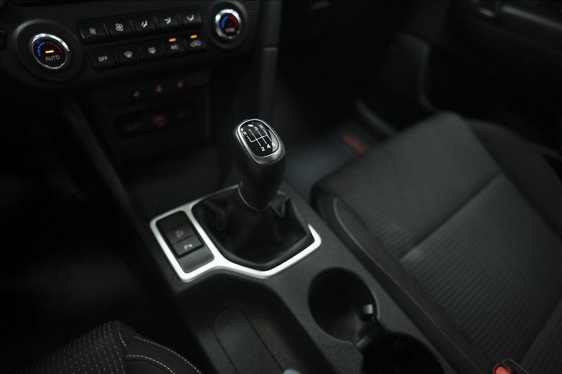 Kia Sportage 1,6 CRDi NAVI KAMERA VÝHŘEV ČR - fotka 28 z 49