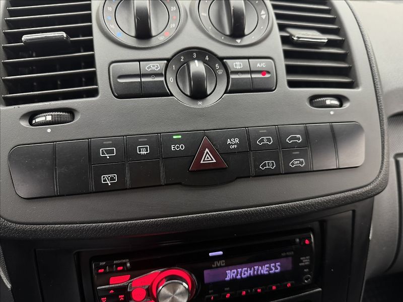 Mercedes-Benz Vito 2,1 CDI AC TAŽNÉ VELKÝ SERVIS - fotka 14 z 30