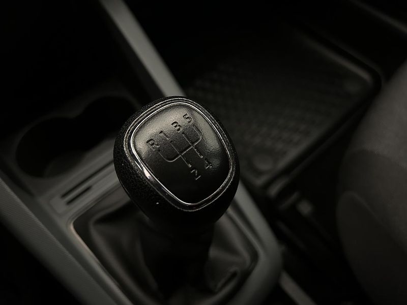 Škoda Fabia 1.0 TSI Active Plus - fotka 13 z 21