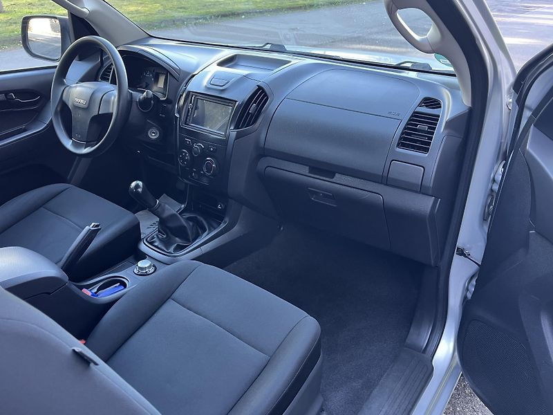 Isuzu D-Max 2,5 TD 4WD 3-stranná sklopka  - fotka 19 z 28